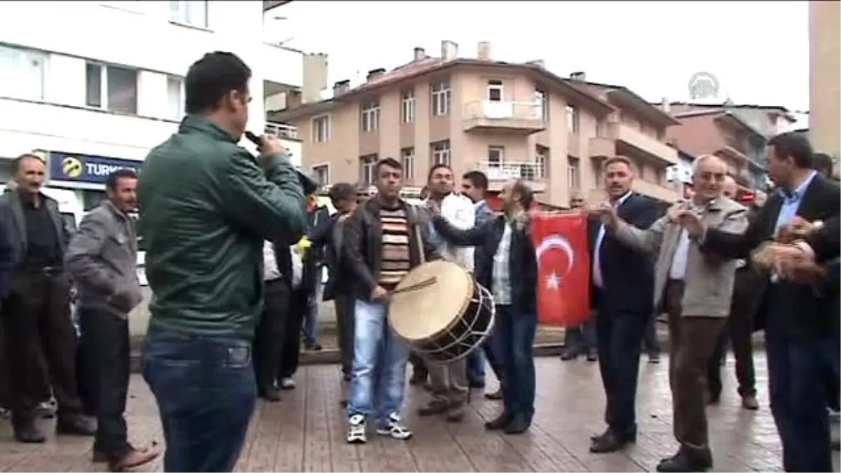 Bakan Olan Ahmet Aslan İçin Davullu Zurnalı Kutlama