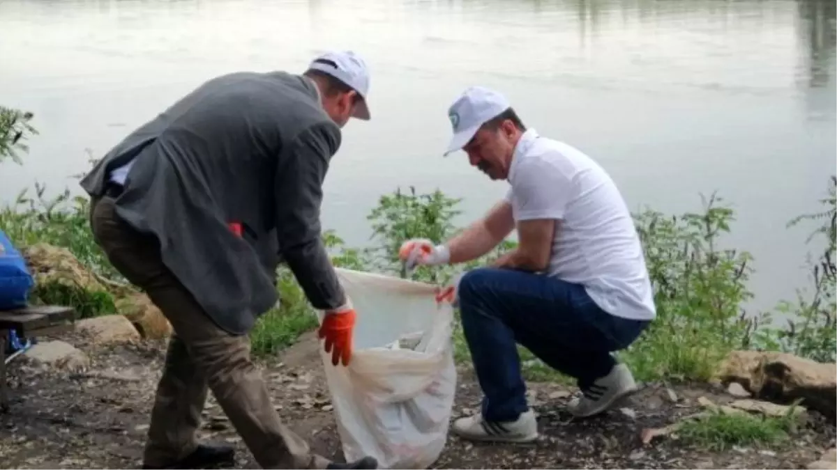 Belediye Halk El Ele Kent Ormanı Temizliği