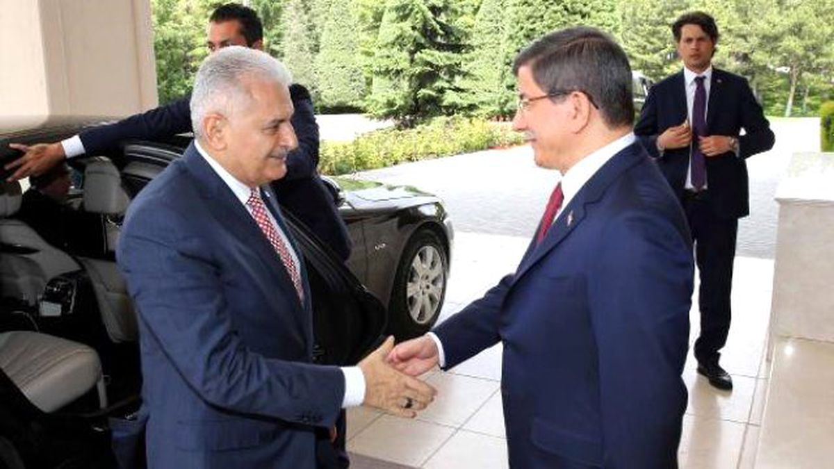 Binali Yıldırım, Başbakanlık Görevini Ahmet Davutoğlu\'ndan Devraldı