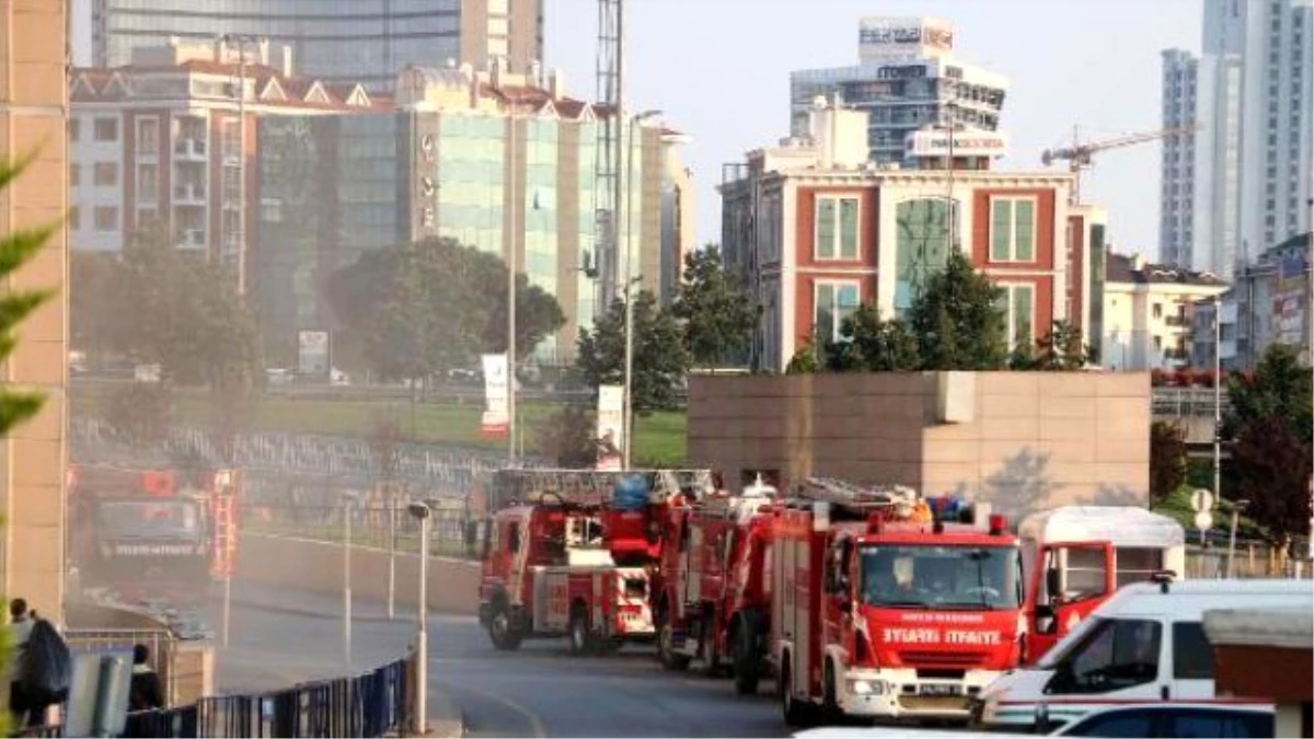 Çağlayan\'daki İstanbul Adalet Sarayı\'nın Otoparkında Araç Yangını