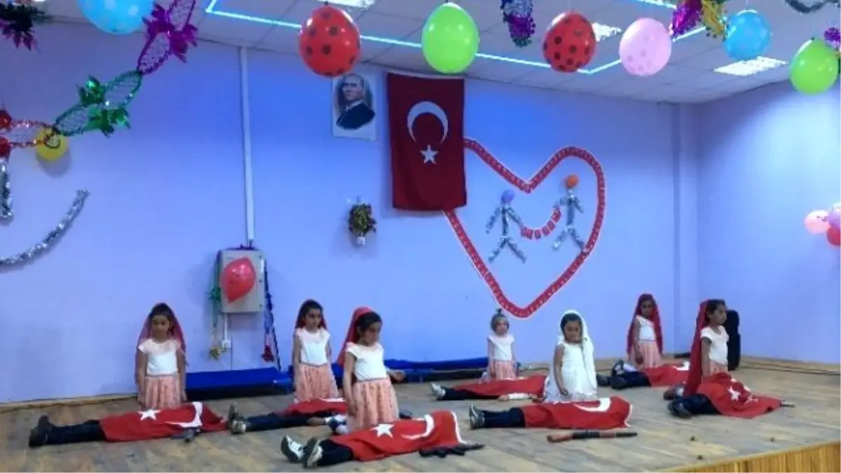 Çıldır Ana Okulu Öğrencilerinden Yıl Sonu Gösterisi