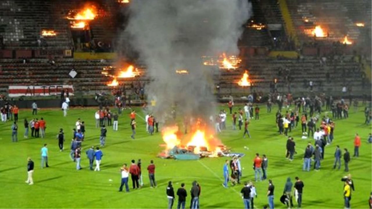 Eskişehirspor\'a 4 Maç Seyircisiz Oynama Cezası