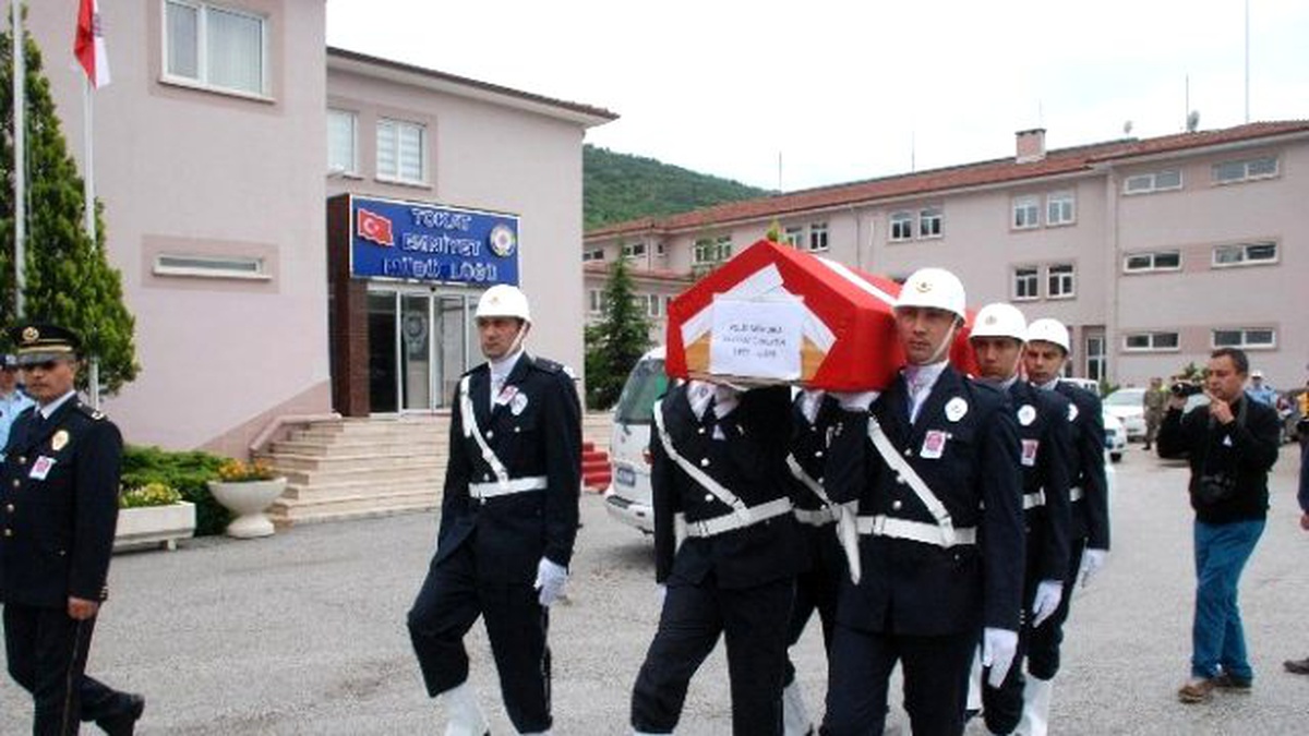Kalp Krizi Geçiren Trafik Polisi Hayatını Kaybetti
