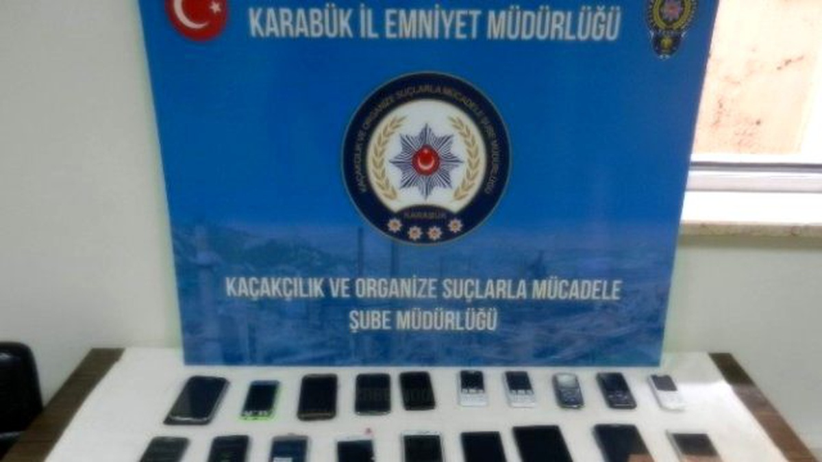 Karabük\'te 30 Gümrük Kaçağı Cep Telefonu Ele Geçirildi