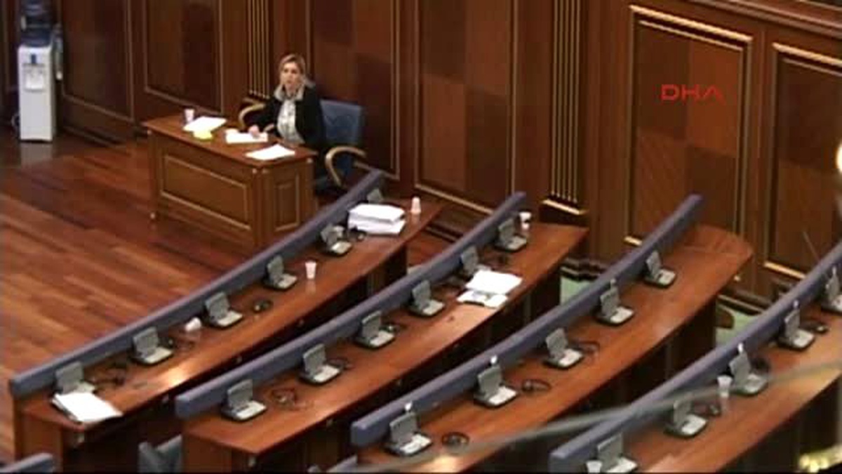 Kosova?da \'Siyasi Kriz\' Tartışmaları
