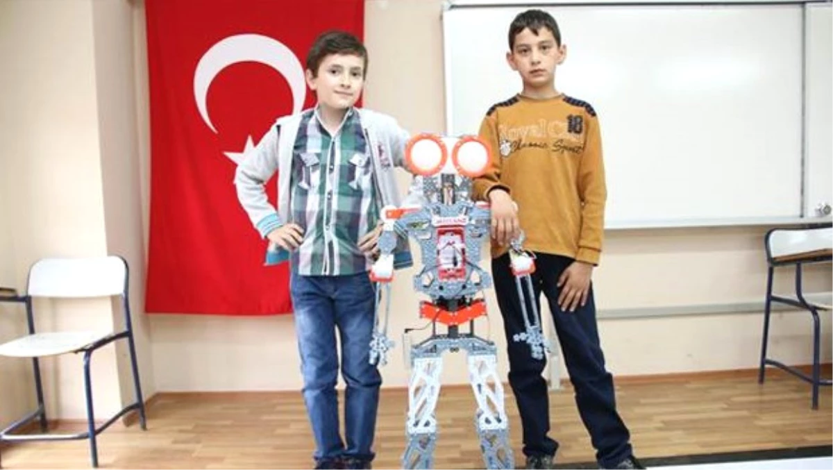 Köy Okulunda \'Robot Fuarı\'