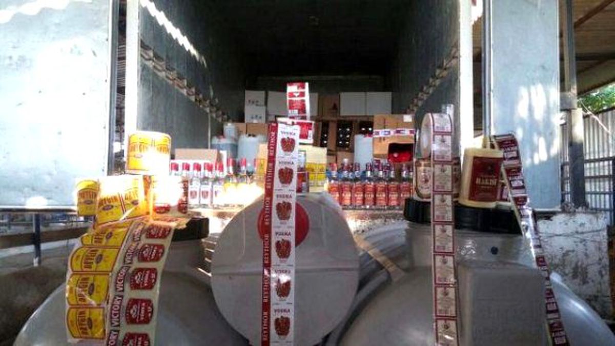 Manisa\'da Sahte İçki Üretim Çiftliğine Baskın 4 Gözaltı