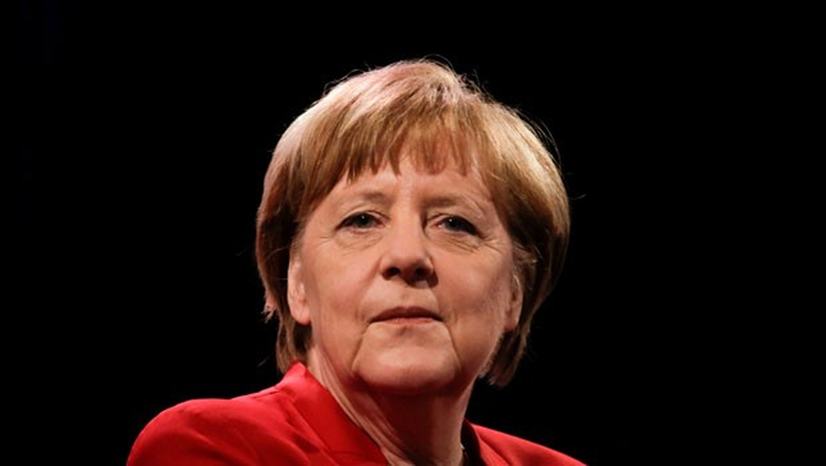 Merkel\'in Partisi Oy Kaybetmeye Devam Ediyor