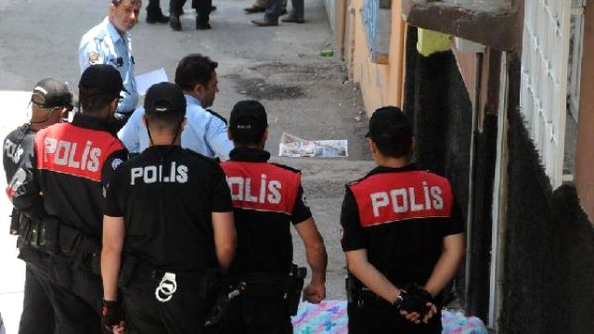 Cezaevinden İzinli Çıkan Üvey Ağabeyini Miras Yüzünden Öldürdü