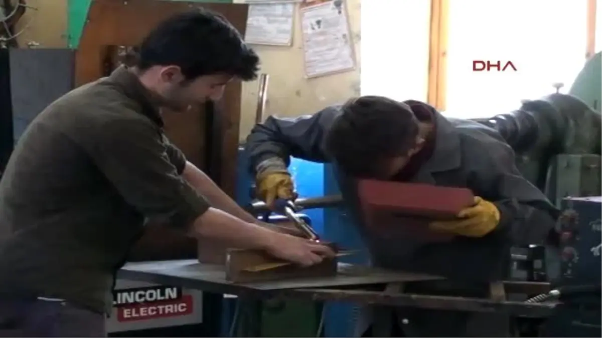 Niğde Bu Okul, Bacasız Bir Fabrika