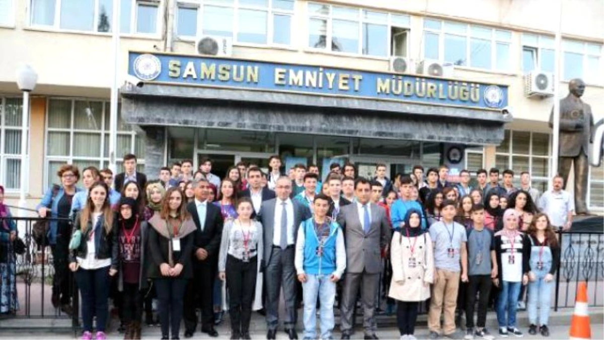 Polis, 80 Öğrenciyi Bursa ve Çanakkale Gezisine Gönderdi