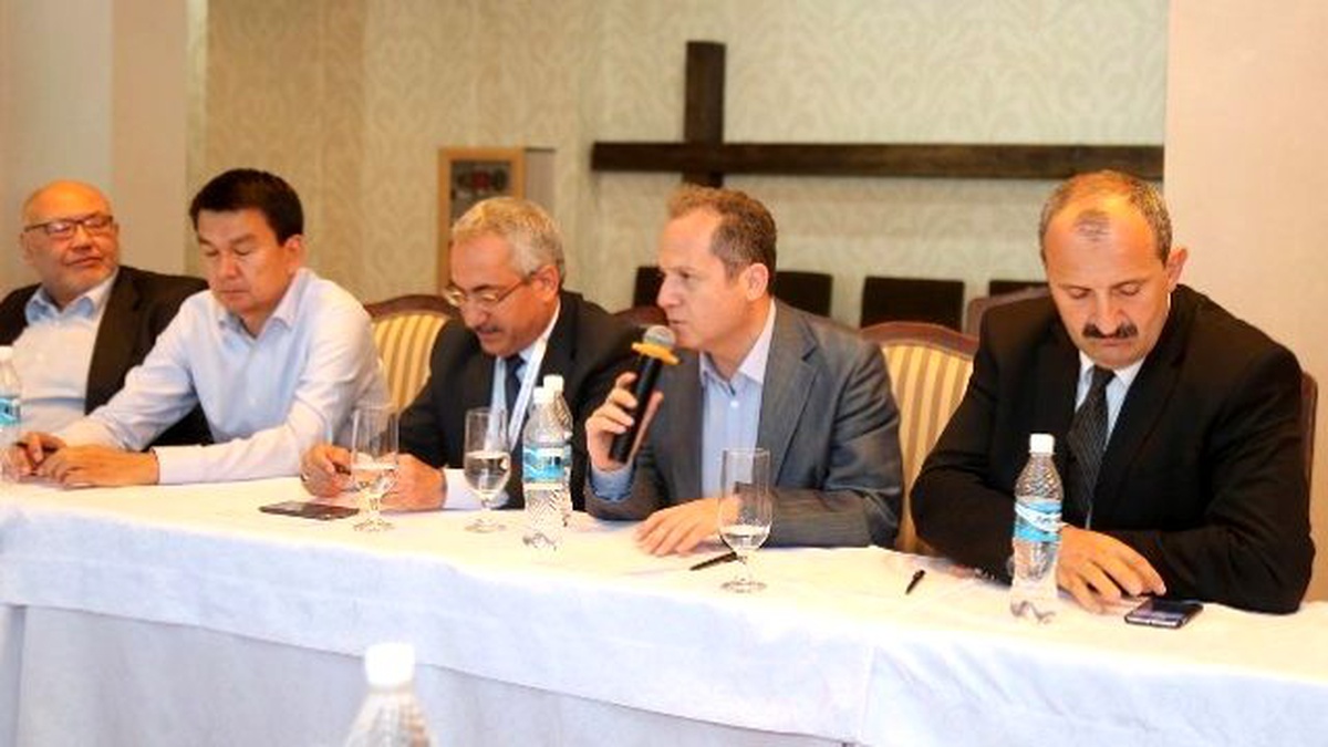 Rektör Yarılgaç, \'Rektörler Zirvesi\'nden Mutlu Döndü