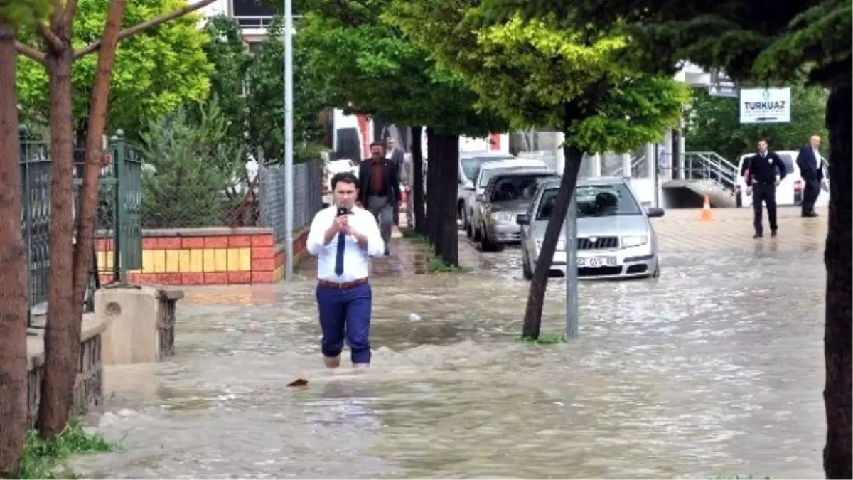 Sorgun\'da Şiddetli Yağmur Hayatı Olumsuz Etkiledi