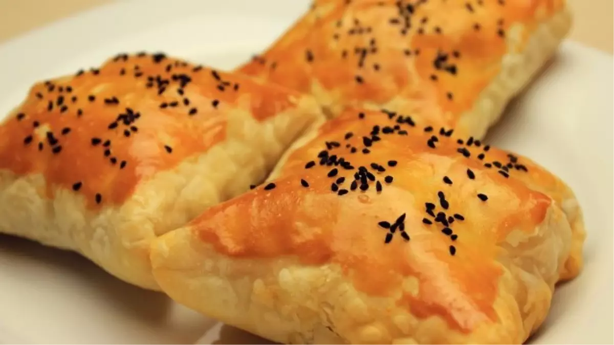 Tavuklu Milföy Çıtır Puf Börek Tarifi