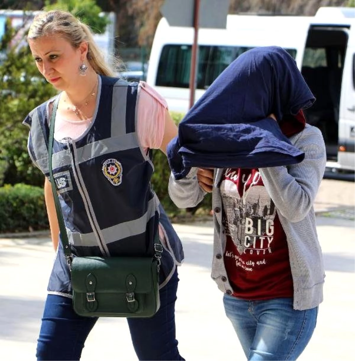 Terör Örgütüne Üye Olmaktan Aranan Kadın Kavgada Yakalandı