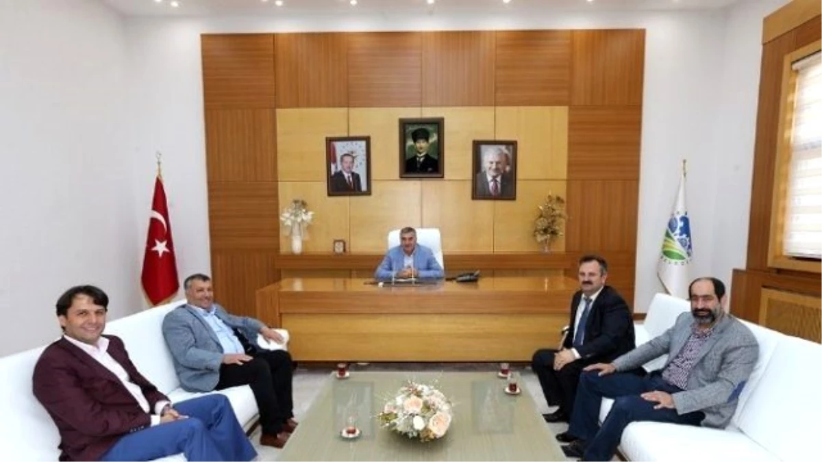 Trabzonlular Derneği\'nden Başkan Toçoğlu\'na Ziyaret