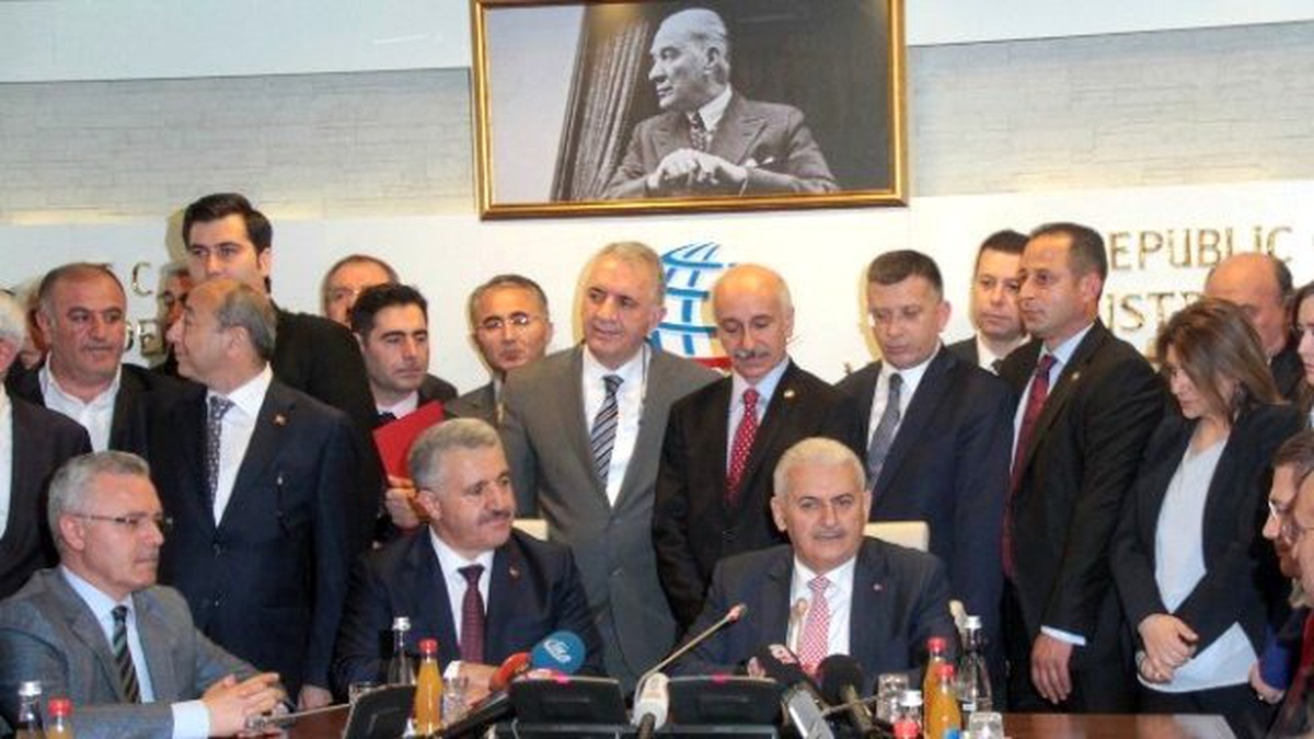 Ulaştırma, Denizcilik ve Haberleşme Bakanlığı\'nda Devir Teslim Töreni