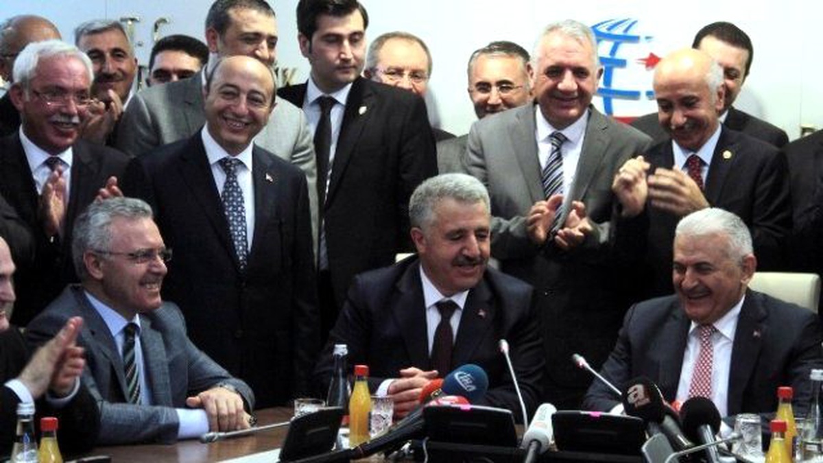 Ulaştırma, Denizcilik ve Haberleşme Bakanlığı\'nda Devir Teslim Töreni