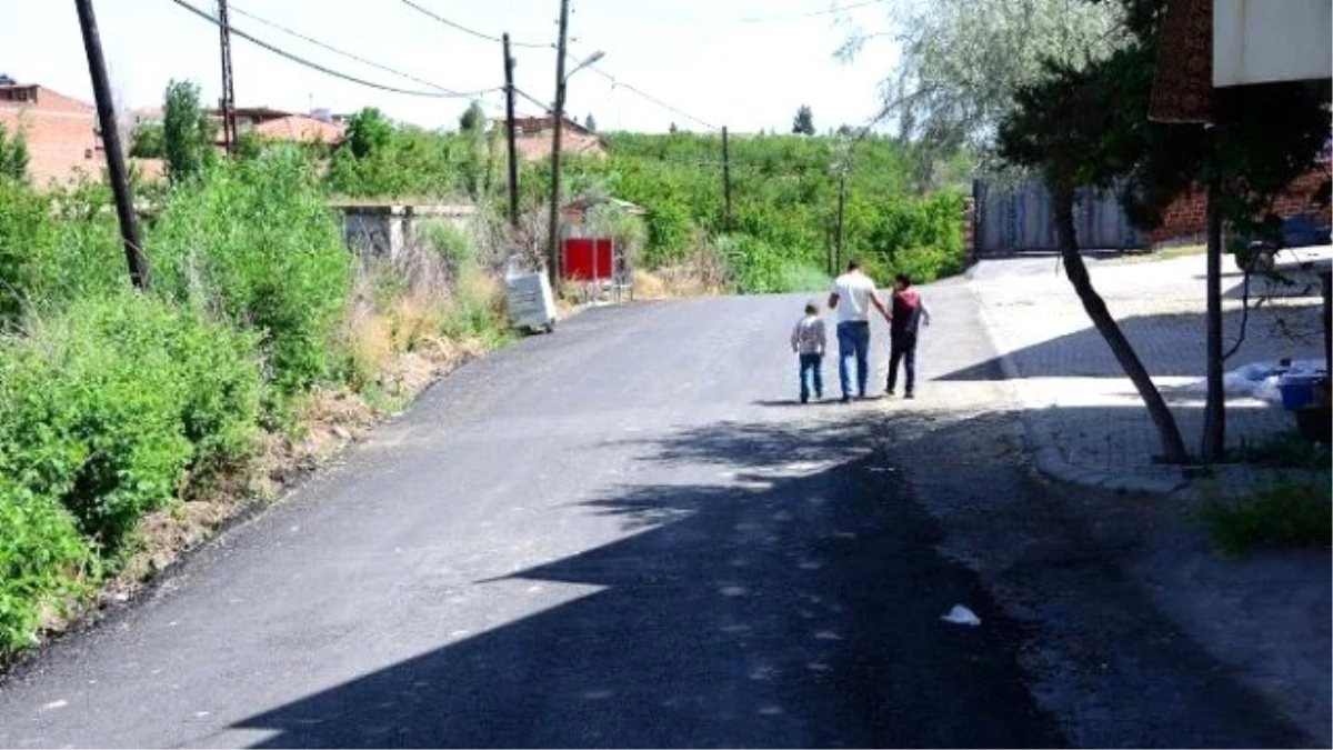 2 Mahallenin Yolları Asfaltlandı