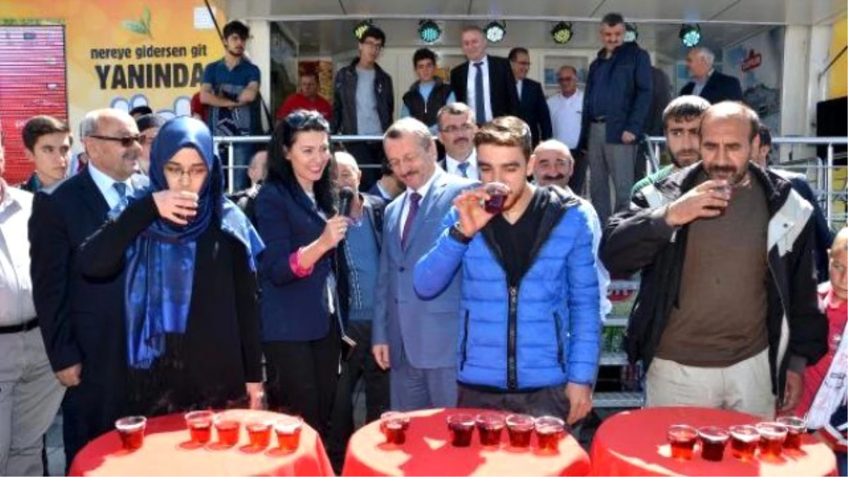 3 Dakikada 4 Bardak Çay İçti