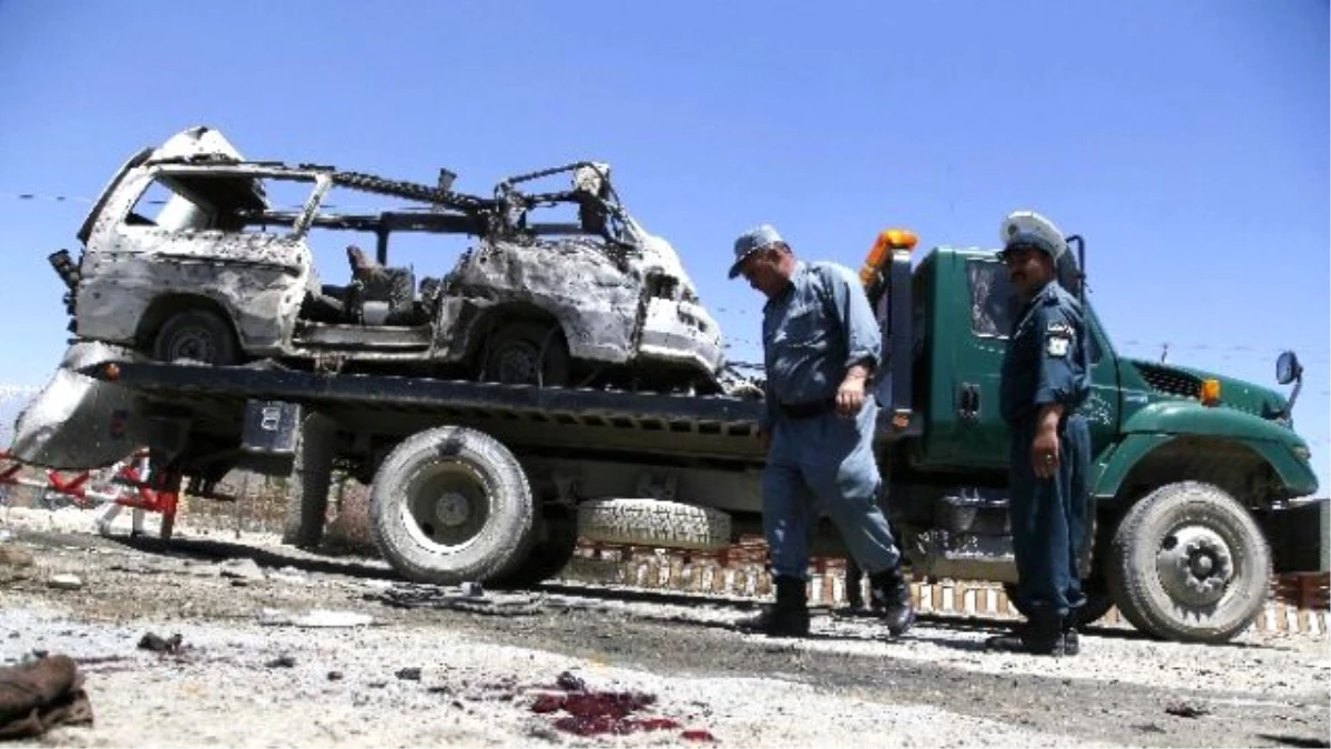 Afganistan\'da Mahkeme Çalışanlarına Saldırı: 10 Ölü