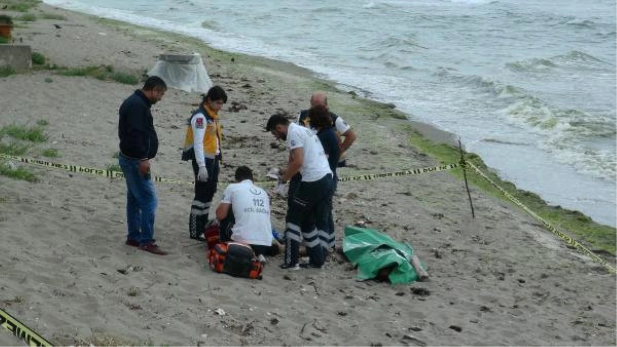 Büyükçekmece\'de Denize Giren 2 Lise Öğrencisi Boğularak Öldü (1)