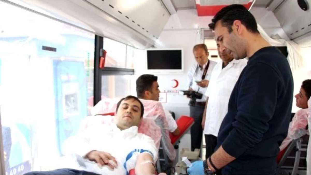 CHP\'ye Tepki, Cumhurbaşkanına Destek İçin Kan Verdiler