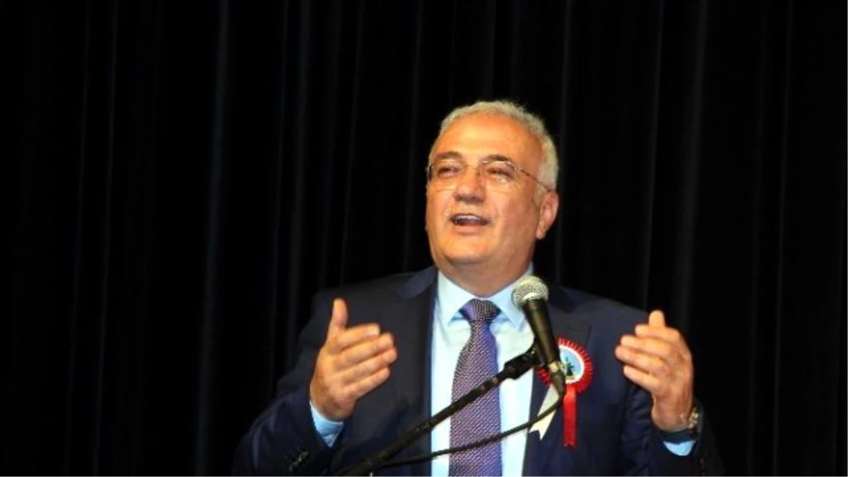 Ekonomi Eski Bakanı Mustafa Elitaş\'a \'Yılın Ahisi\' Ödülü Verildi