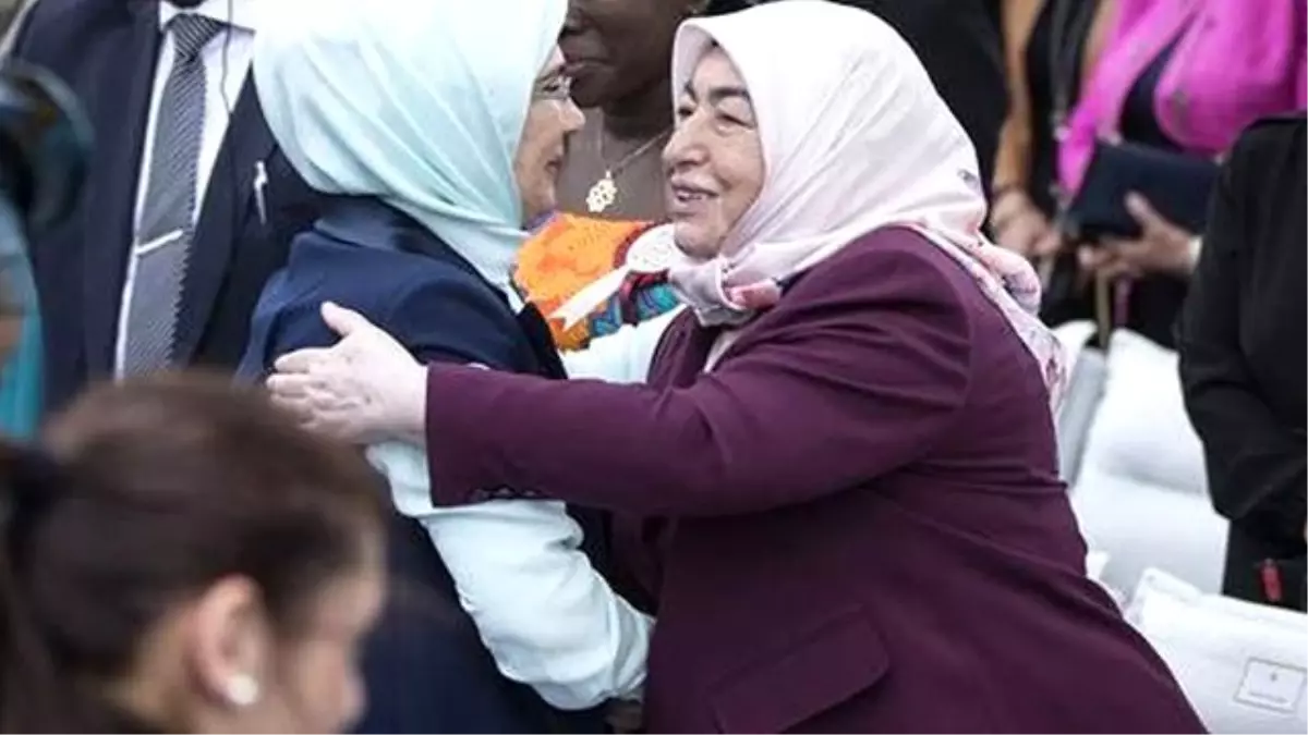 Emine Erdoğan ve Semiha Yıldırım, Afrika Günü\'nde Buluştu