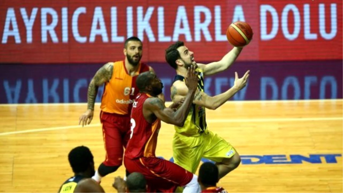 Fenerbahçe, Galatasaray Odeabank\'ı 93-79 Mağlup Etti