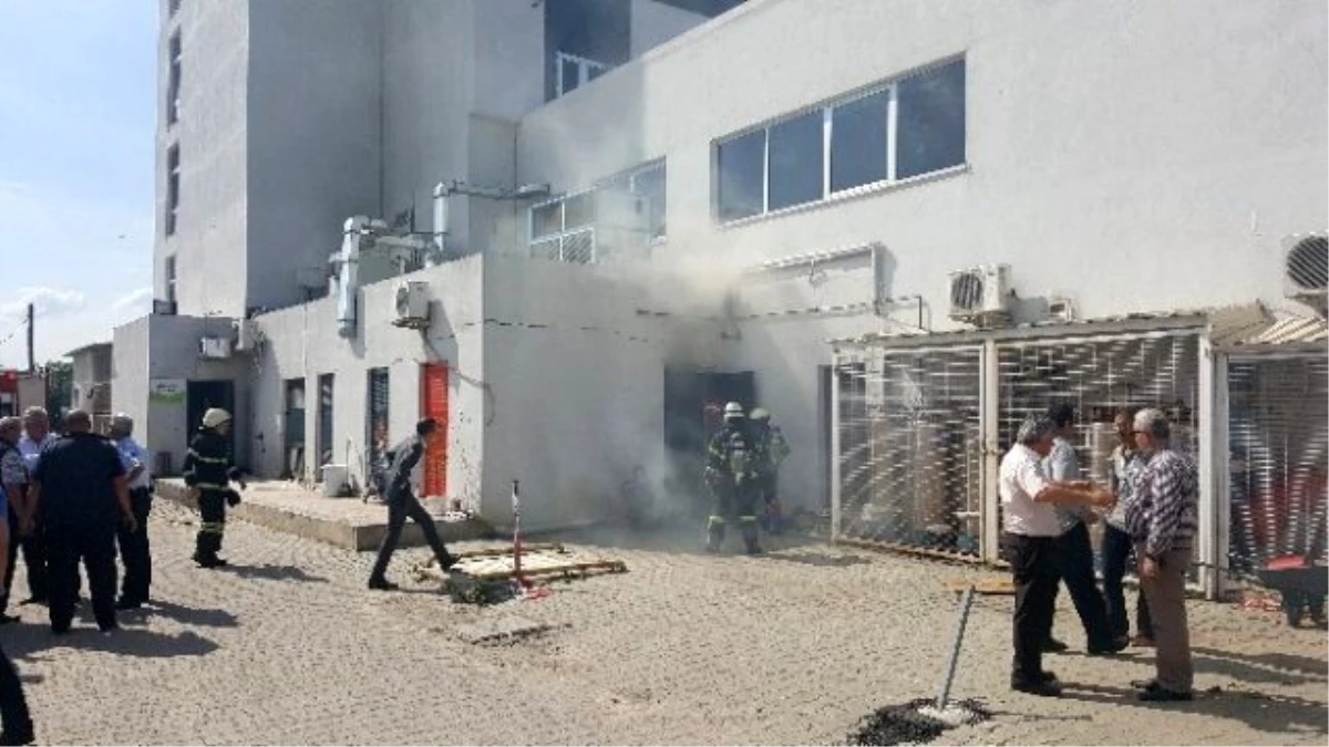 Hastanenin Elektrik Ünitesinde Çıkan Yangın Korkuttu