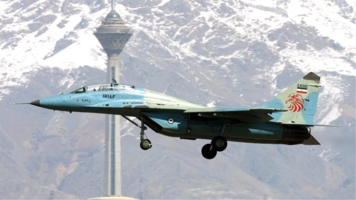 İran\'da Savaş Uçağı Pistten Çıktı: 1 Pilot Öldü