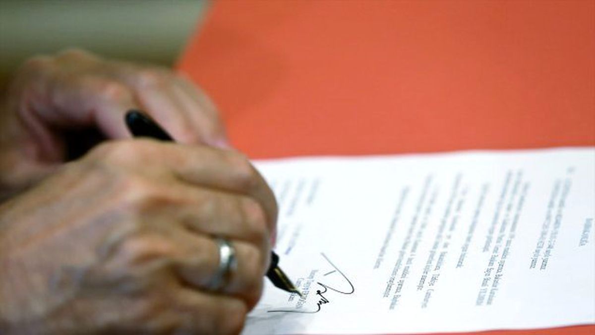 65. Hükümette Hangi Bakan Neden Seçildi