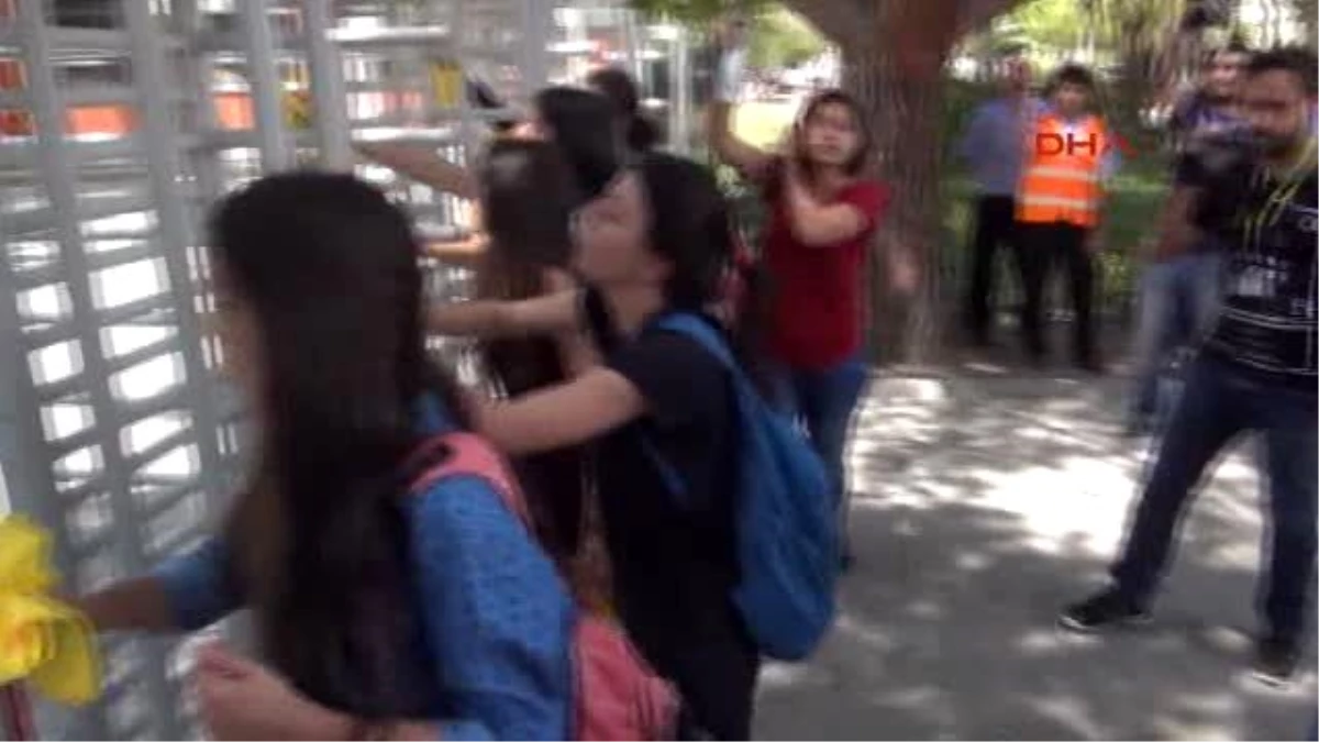 İzmir Ege Üniversitesi\'nde 17 Öğrenci Gözaltına Alındı