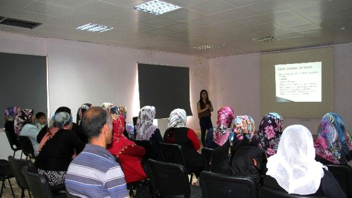 Kaynartepe\'de Ailelere İhmal-istismar Eğitimi