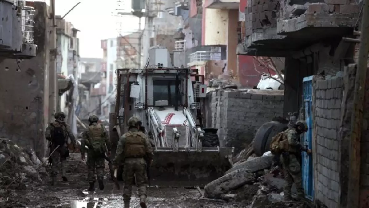 Mardin\'de 13 Mahalleye Sokağa Çıkma Yasağı Geldi