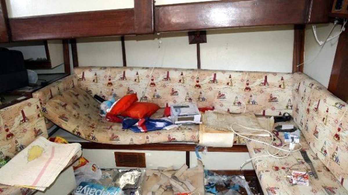 Marmaris\'te Denizde Sahipsiz Kalan Teknelerin Sırrı Çözülemiyor