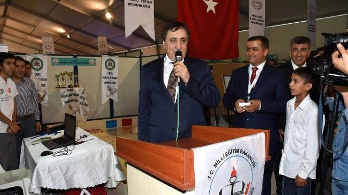 Öğrencilerin Fuarını Vali Küçük Açtı