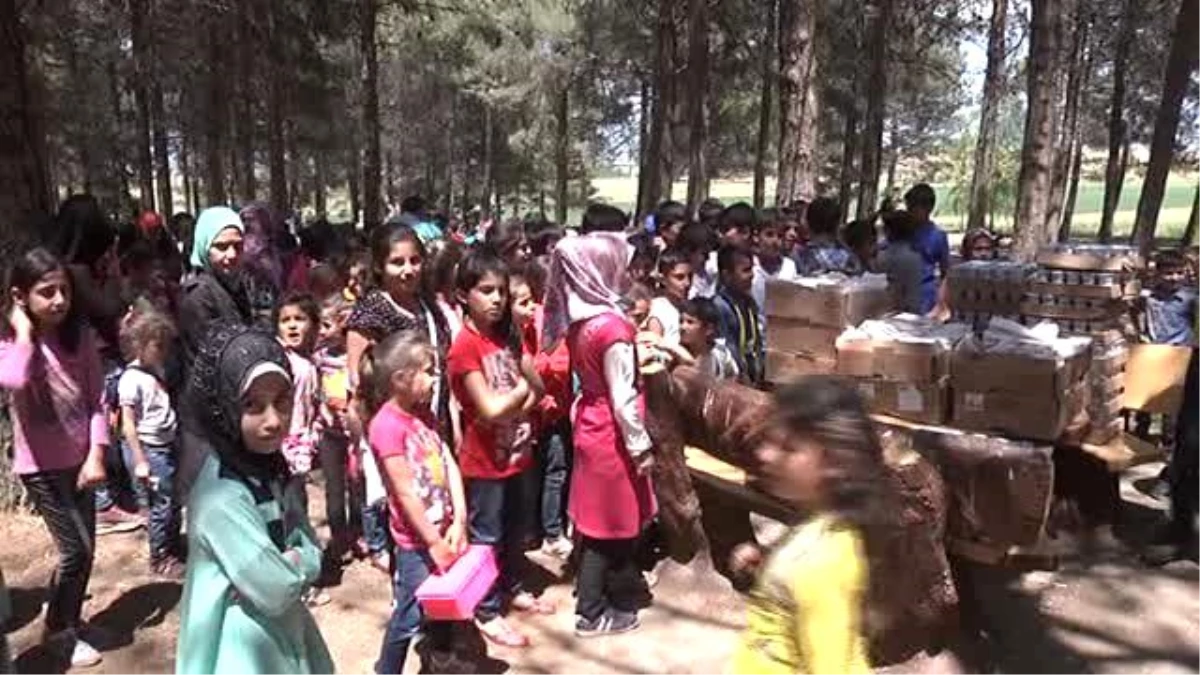 Suriyeli Çocuklar Piknikte Gönüllerince Eğlendi