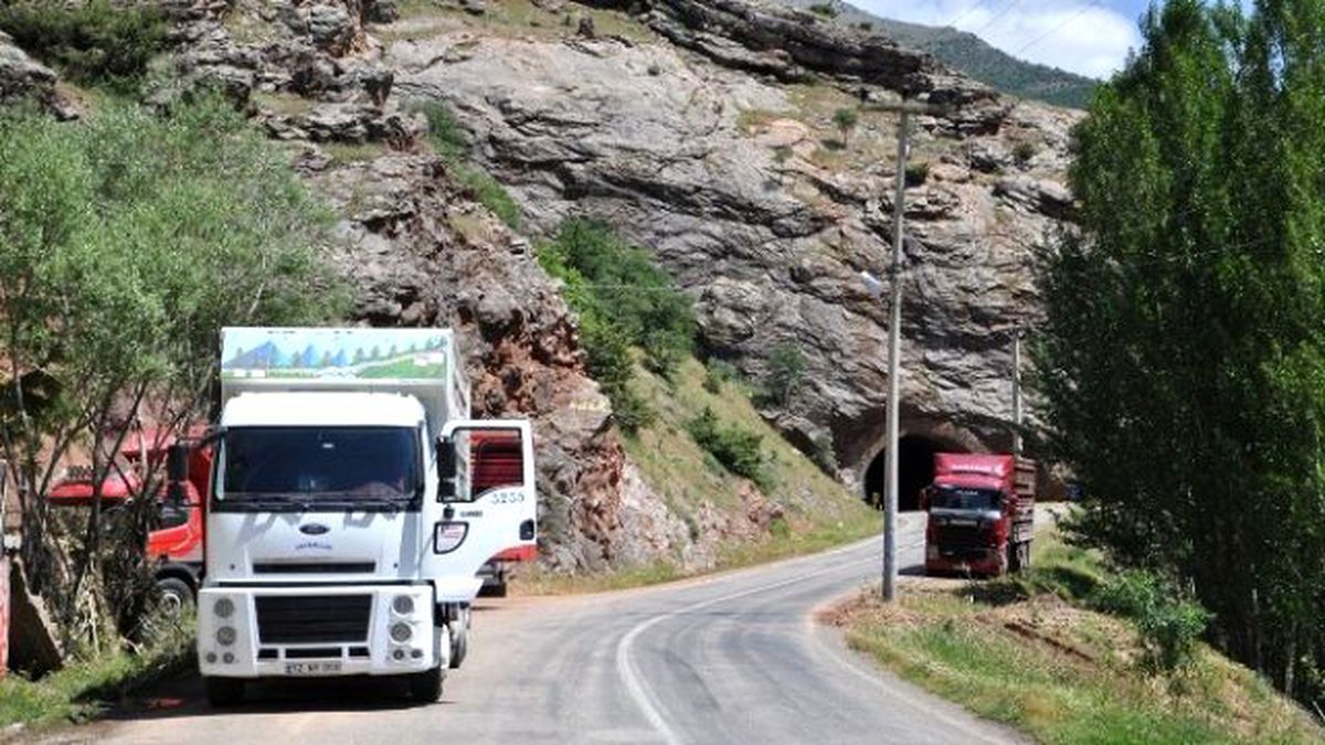Tunceli-erzincan Karayolu 10 Gündür Transit Geçişlere Kapalı
