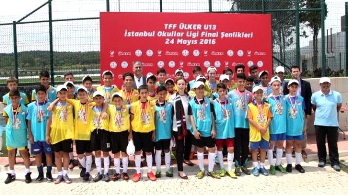 Türkiye\'de İlk Defa Düzenlenen İstanbul 13 Yaş Okullar Ligi Tamamlandı