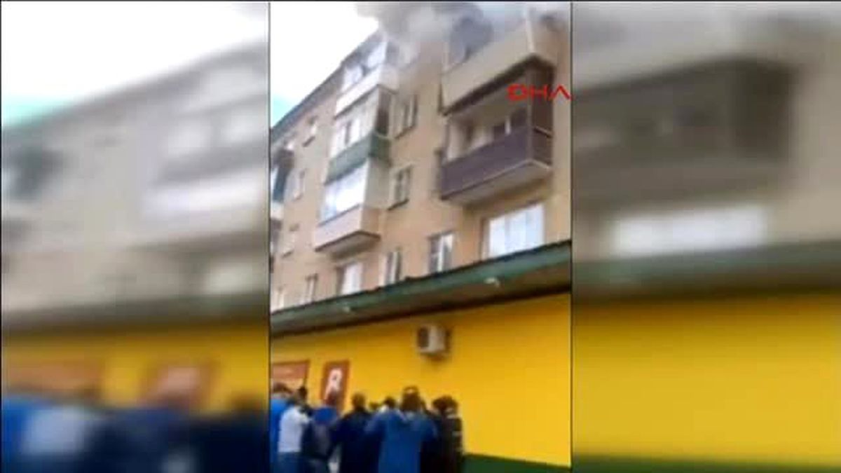 Yanan Binada Mahsur Kalan Aile 'Branda' ile Kurtarıldı