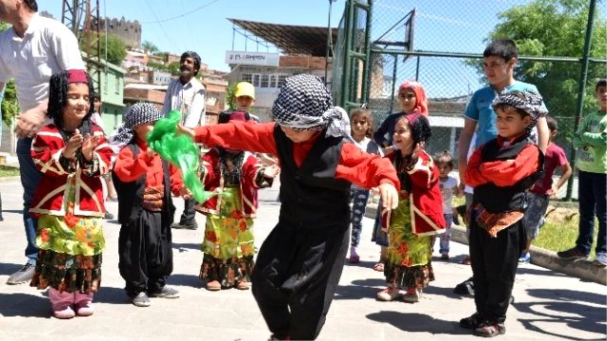 Zarokistanlarda Mayıs Şenlikleri Düzenlendi