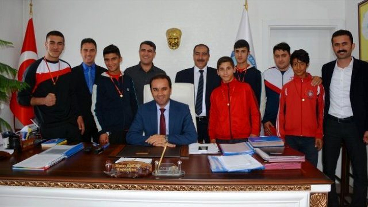 Başarılı Sporculardan Kaymakam Erkan\'a Ziyaret