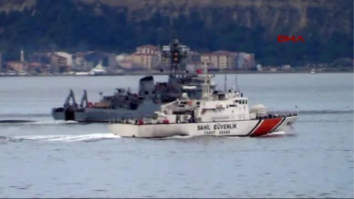 Çanakkale Rus Askeri Gemisi Çanakkale Boğazı\'ndan Geçti