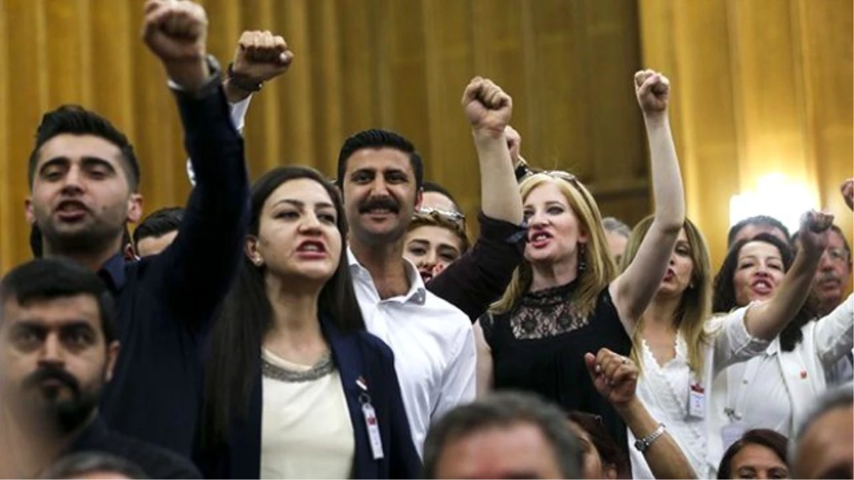 CHP\'den Küfür Savunması: Slogan Kılıçdaroğlu\'na Yapılan Saldırıya Yönelik