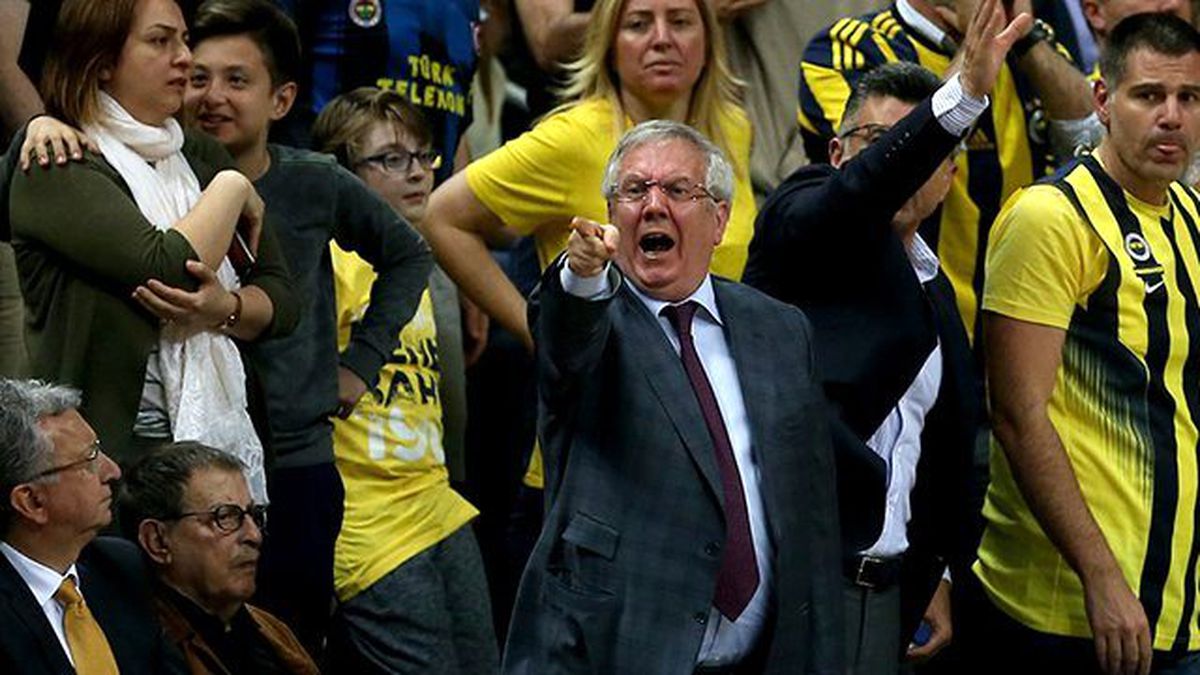 Fenerbahçe: Ergin Ataman ve Göksenin Göksal Tribünleri Tahrik Etmeye Çalıştılar