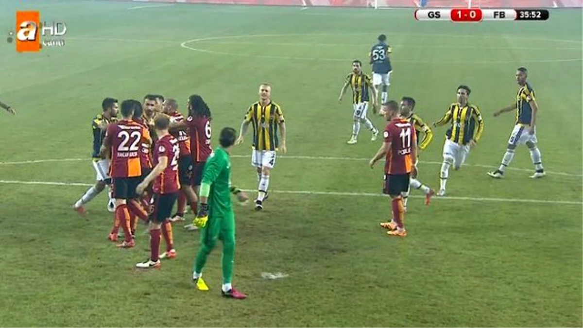 Galatasaray-Fenerbahçe Maçının 36. Dakikasında Muslera ile Ba Kapıştı