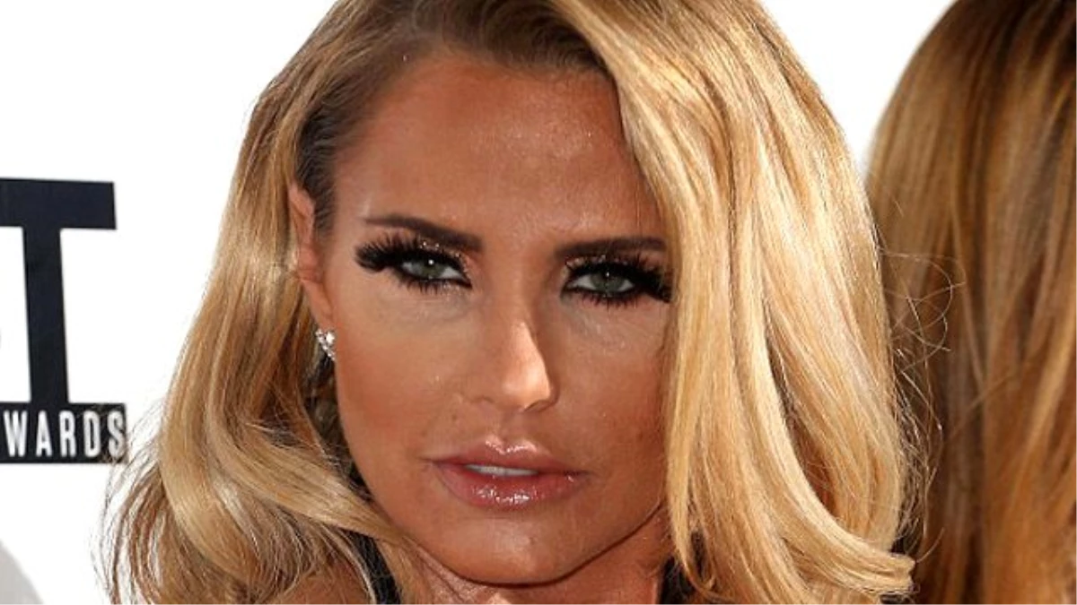 Gazetede Yayınlanan Göğüs Estetiği Yarası, Katie Price\'i Kızdırdı