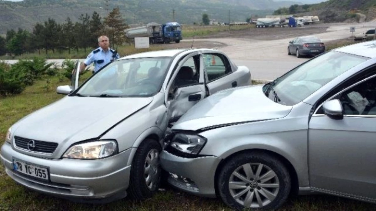 Karabük\'te Trafik Kazası: 4 Yaralı